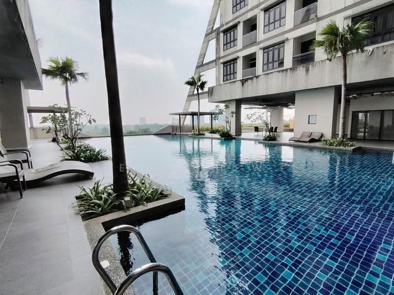 Kediaman Servis untuk Disewa di Meridin Executive Suites @ The Meridin - Ellin Hew - Pool - PropertyGuru.com.my