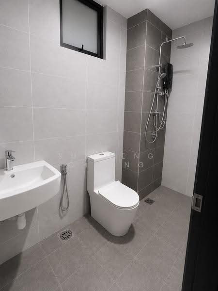 Kediaman Servis untuk Dijual di Twin Tower Residence - Suk Teng Choong - Bathroom - PropertyGuru.com.my