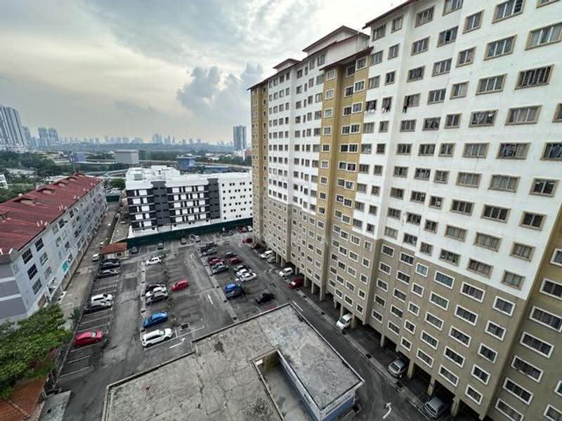Pangsapuri untuk Dijual di Putra Suria Residence - Sherman Tan - Exterior - PropertyGuru.com.my
