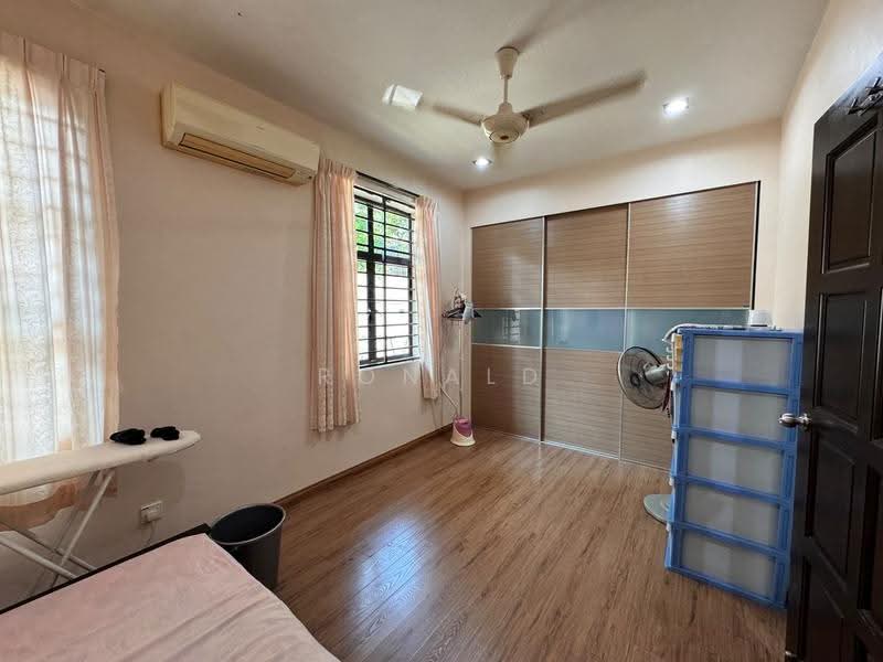 Rumah Berkembar untuk Dijual di Minden Heights (Gelugor) - Ronald Kee - Bedroom - PropertyGuru.com.my