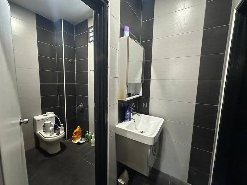 1.5-storey Terraced House for Sale in Taman Mutiara Rini (Skudai) - Ah Liang - Bathroom - PropertyGuru.com.my
