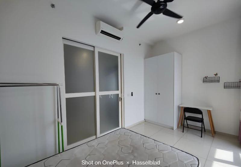 Kediaman Servis untuk Dijual di Centrus Soho - Andy Lau - Bedroom - PropertyGuru.com.my