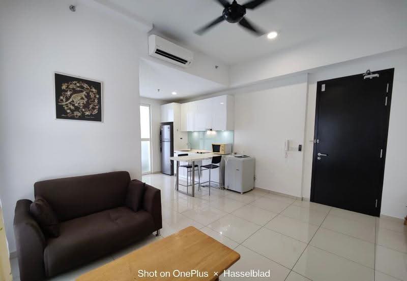 Kediaman Servis untuk Dijual di Centrus Soho - Andy Lau - Living Room - PropertyGuru.com.my