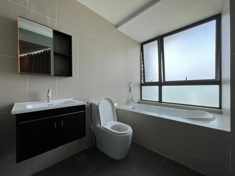 Kondominium untuk Disewa di Cristal Serin Residence - Najah Kadir - Bathroom - PropertyGuru.com.my