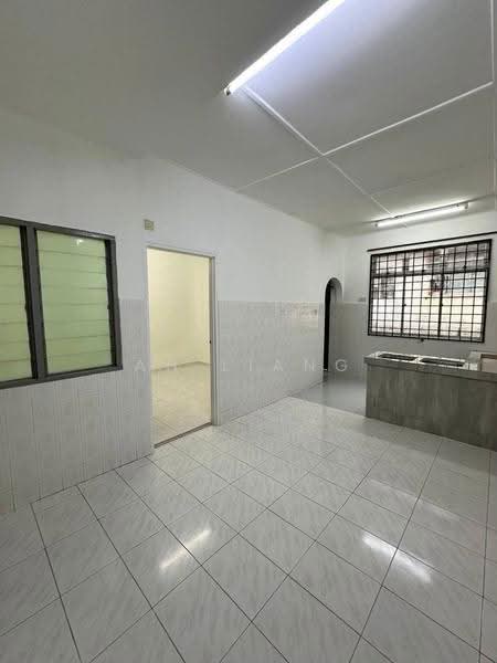 Rumah Teres 1-Tingkat untuk Dijual di Taman Universiti (Skudai) - Ah Liang - Kitchen - PropertyGuru.com.my