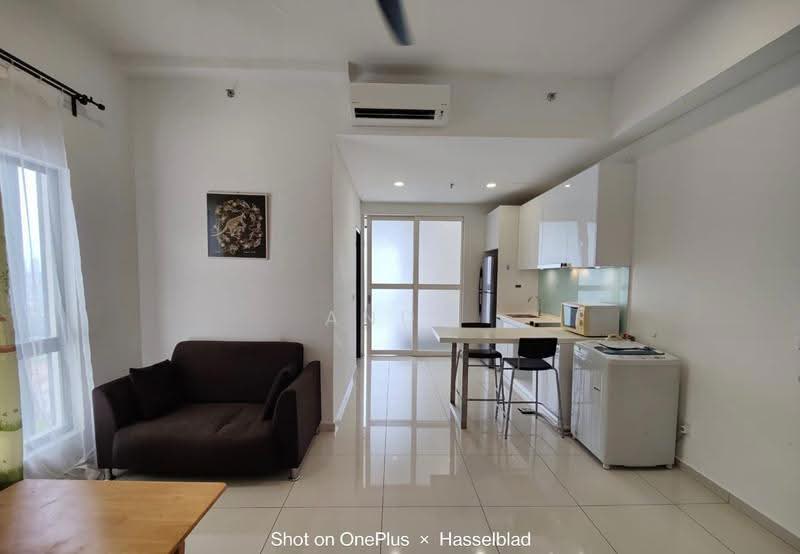 Kediaman Servis untuk Dijual di Centrus Soho - Andy Lau - Living Room - PropertyGuru.com.my