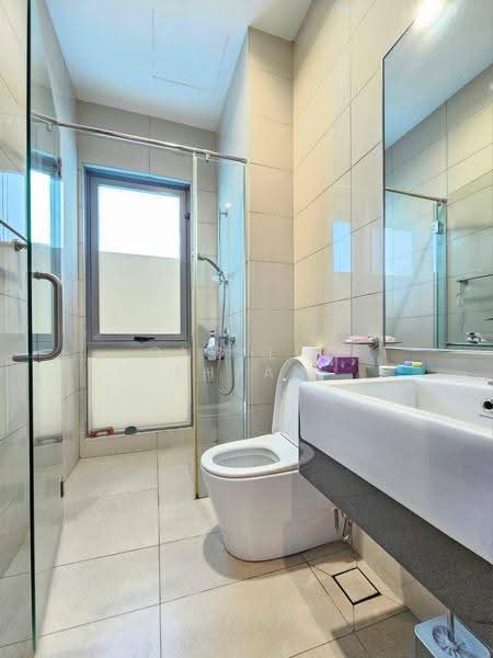 Semi-Detached House for Sale in Taman Molek (Johor Bahru) - Ong Lih Shyan - Bathroom - PropertyGuru.com.my
