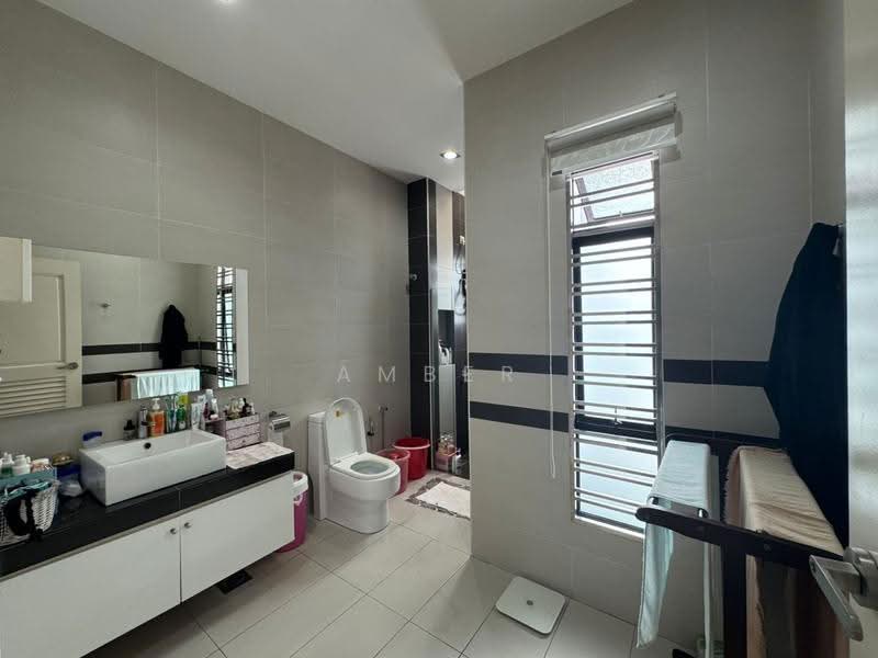 Rumah Berkembar untuk Dijual di Johor Bahru (Johor) - Amber Hew - Bathroom - PropertyGuru.com.my