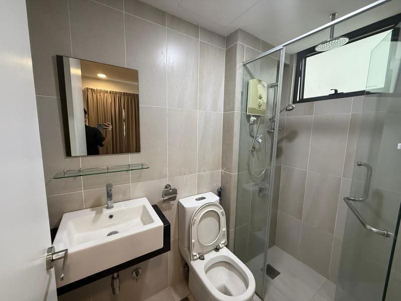 Kediaman Servis untuk Dijual di Eclipse Residence @ Pan'gaea - Andy Lau - Bathroom - PropertyGuru.com.my