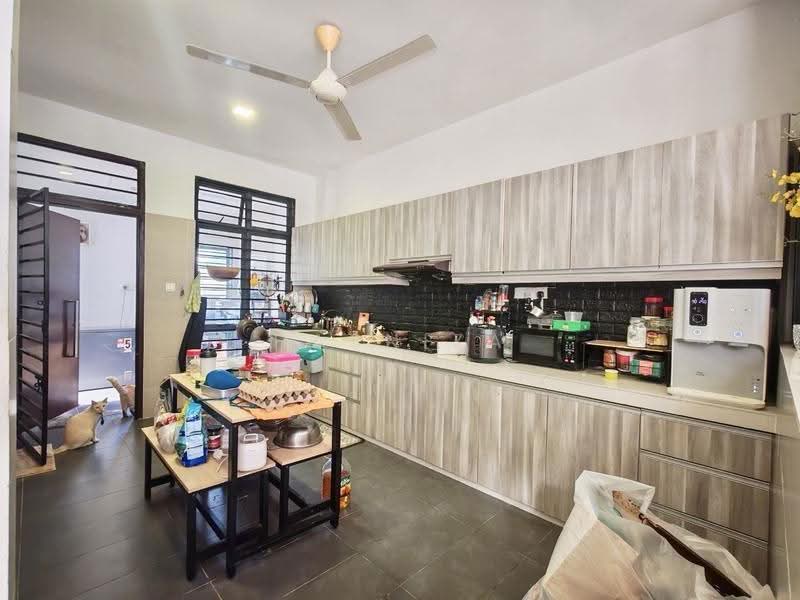 3-storey Terraced House for Rent in Laman Glenmarie (Shah Alam) - Hasniza Ibrahim - Kitchen - PropertyGuru.com.my