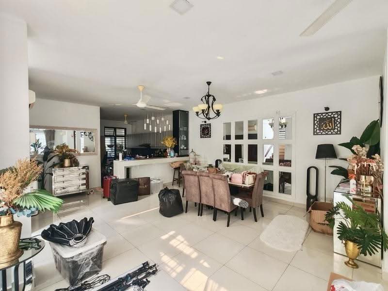 3-storey Terraced House for Rent in Laman Glenmarie (Shah Alam) - Hasniza Ibrahim - Living Room - PropertyGuru.com.my