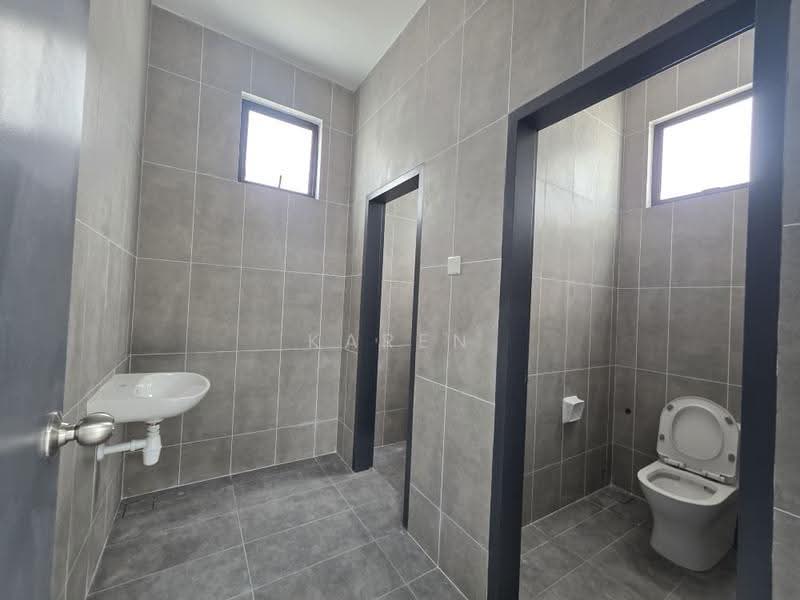 Semi-D Factory for Rent in Eco Business Park 1 (Johor Bahru) - Karen Heng - Bathroom - PropertyGuru.com.my