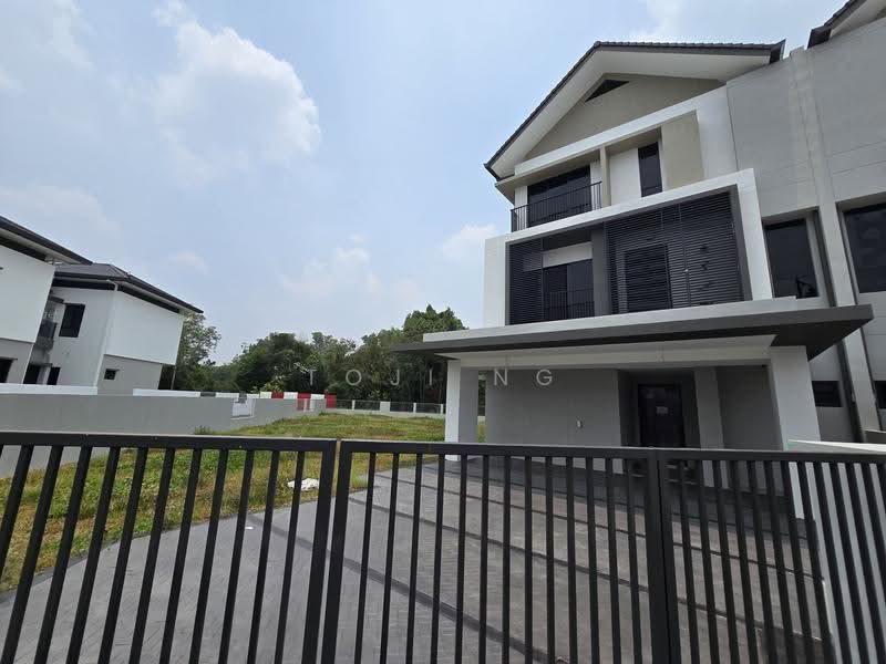Rumah Berkembar untuk Dijual di Bandar Kinrara (Selangor) - Toji Ng - Exterior - PropertyGuru.com.my