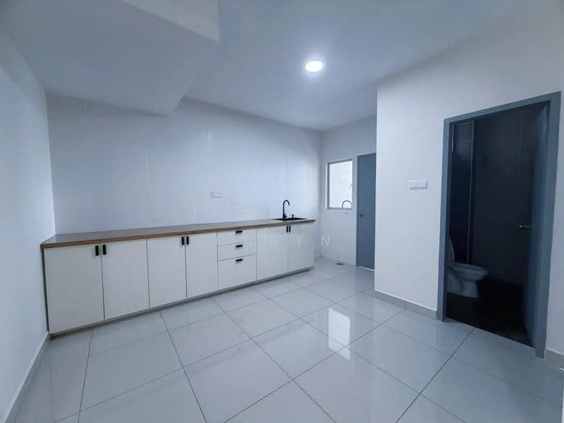Rumah Teres 2-Tingkat untuk Dijual di Bandar Putra Kulai (Kulai) - Caryn Ter - Kitchen - PropertyGuru.com.my