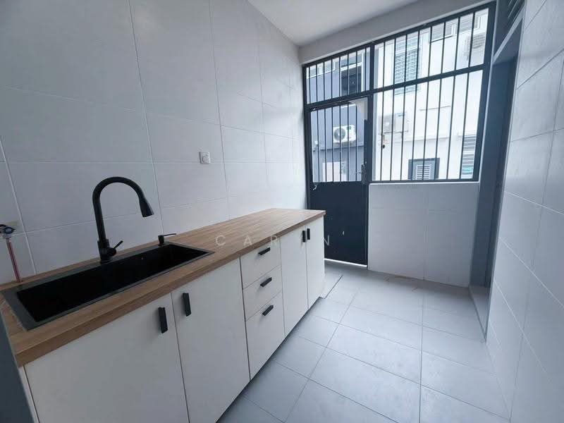 Rumah Teres 2-Tingkat untuk Dijual di Bandar Putra Kulai (Kulai) - Caryn Ter - Kitchen - PropertyGuru.com.my
