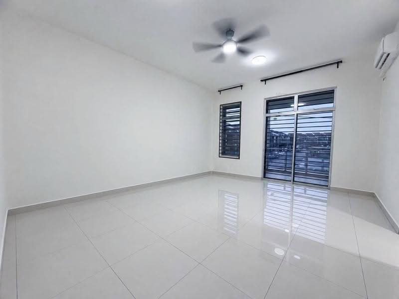 Rumah Teres 2-Tingkat untuk Dijual di Bandar Putra Kulai (Kulai) - Caryn Ter - Living Room - PropertyGuru.com.my
