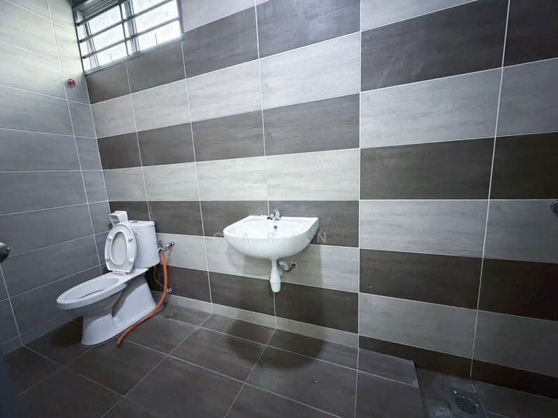 Rumah Teres 2-Tingkat untuk Dijual di Bandar Putra Kulai (Kulai) - Caryn Ter - Bathroom - PropertyGuru.com.my