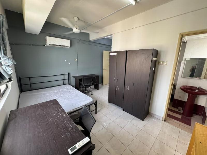 2-storey Terraced House for Sale in Taman Pinggiran Putra (Seri Kembangan) - Nic Tan - Bedroom - PropertyGuru.com.my