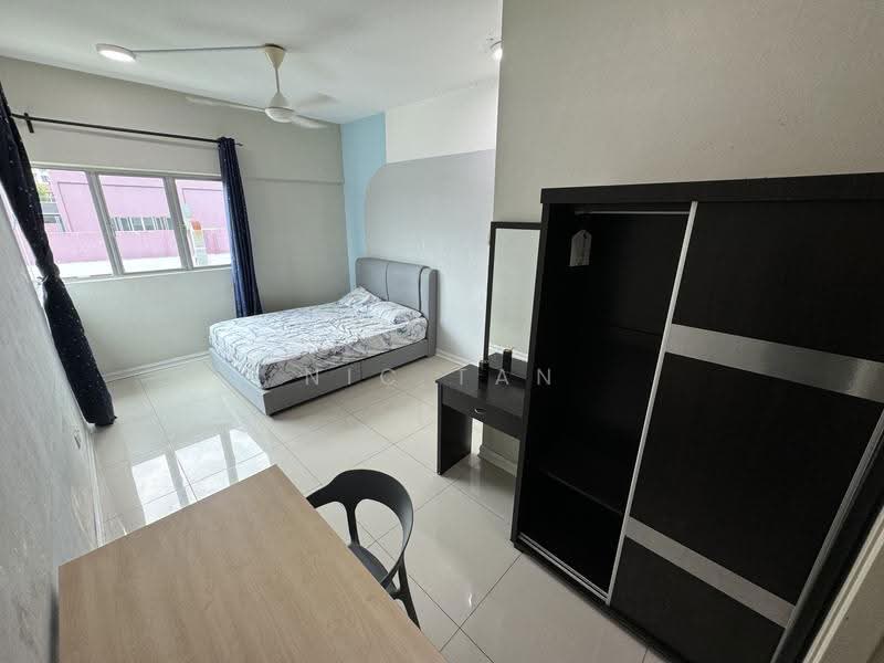 2-storey Terraced House for Sale in Taman Pinggiran Putra (Seri Kembangan) - Nic Tan - Bedroom - PropertyGuru.com.my