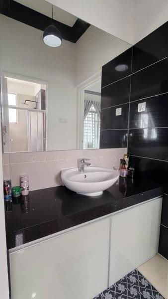 Kediaman Servis untuk Dijual di Manhattan - Cindy Soh - Bathroom - PropertyGuru.com.my