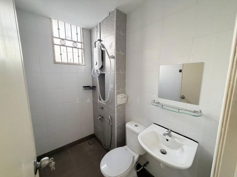 Rumah Teres 2-Tingkat untuk Disewa di Johor Bahru (Johor) - Sam Liew - Bathroom - PropertyGuru.com.my