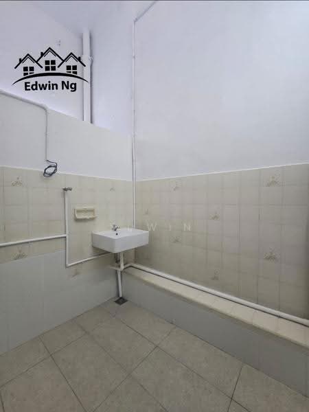 2-storey Terraced House for Rent in Island Park (Jelutong) - Edwin Ng - Bathroom - PropertyGuru.com.my