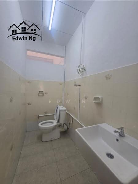 2-storey Terraced House for Rent in Island Park (Jelutong) - Edwin Ng - Bathroom - PropertyGuru.com.my