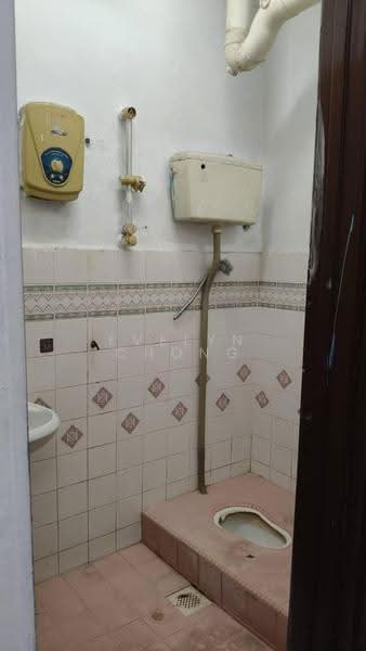 Pangsapuri untuk Dijual di Cempaka Puri - Evelyn Chong - Bathroom - PropertyGuru.com.my