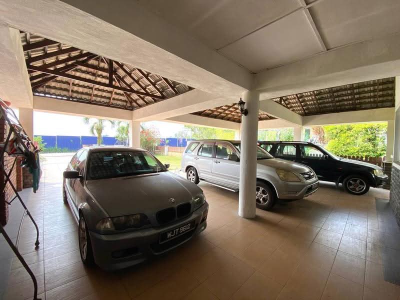 2-storey Terraced House for Sale in Bangi (Selangor) - Fatin Ismail - Car Park - PropertyGuru.com.my