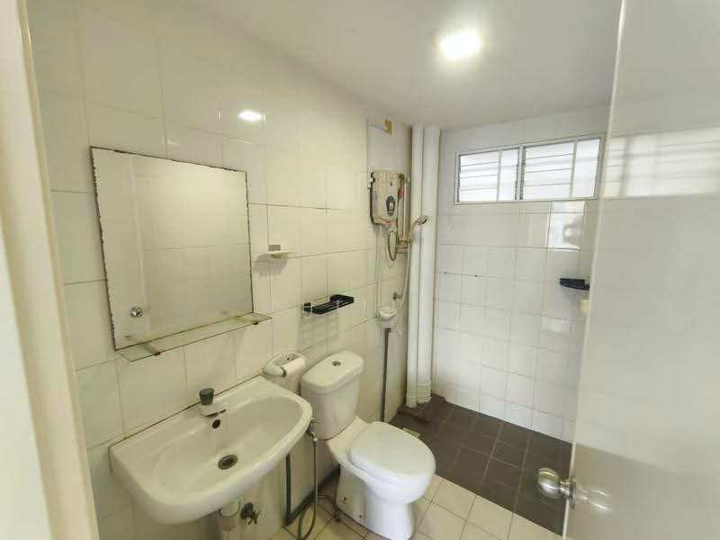 Apartment for Sale at Seri Jati - Philip Chin - Bathroom - PropertyGuru.com.my