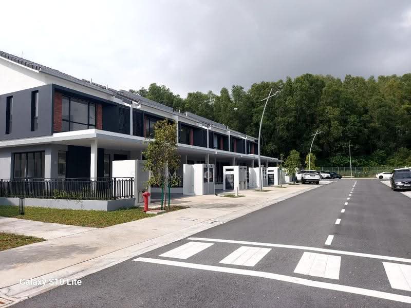 2-storey Terraced House for Sale in Sungai Buloh (Selangor) - Sam Chee - Exterior - PropertyGuru.com.my