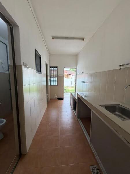 Rumah Teres 1-Tingkat untuk Dijual di Bandar Putra Kulai (Kulai) - Caryn Ter - Kitchen - PropertyGuru.com.my