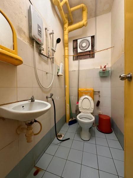 Rumah Flat untuk Dijual di Taman Seri Setanggi - Smith Goh - Bathroom - PropertyGuru.com.my