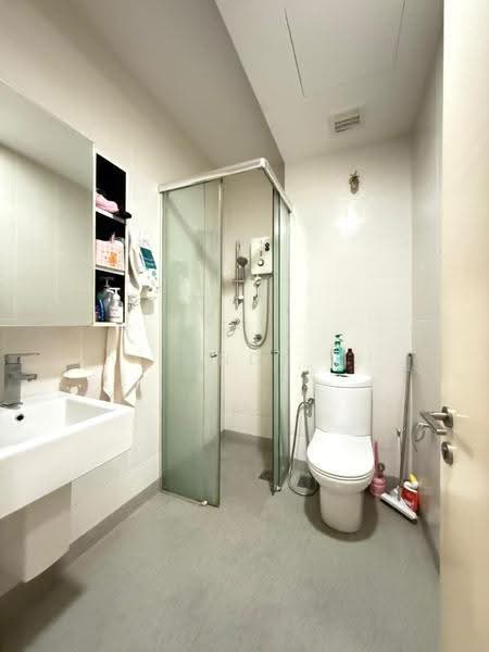 Kediaman Servis untuk Dijual di Garden Plaza - Andy Lau - Bathroom - PropertyGuru.com.my
