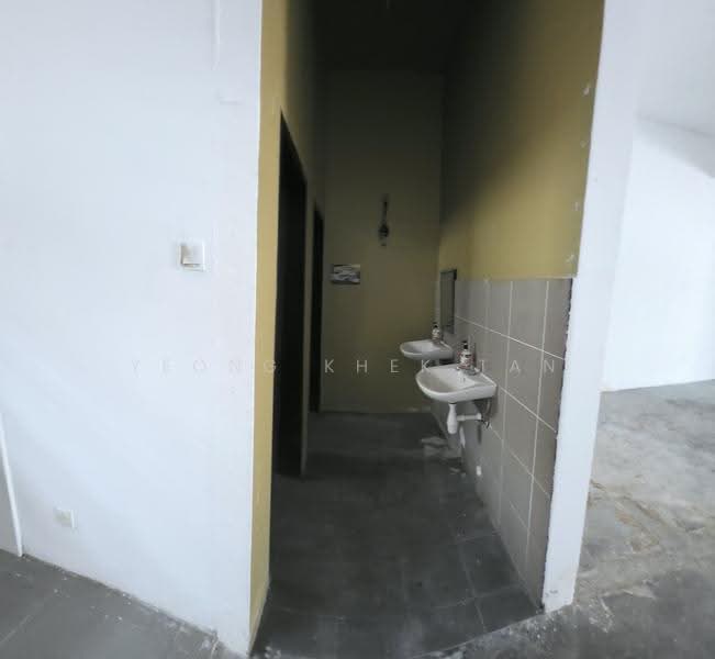 Shop for Sale in Bandar Tropicana Aman (Telok Panglima Garang) - Yeong Khek Tan - Corridor - PropertyGuru.com.my