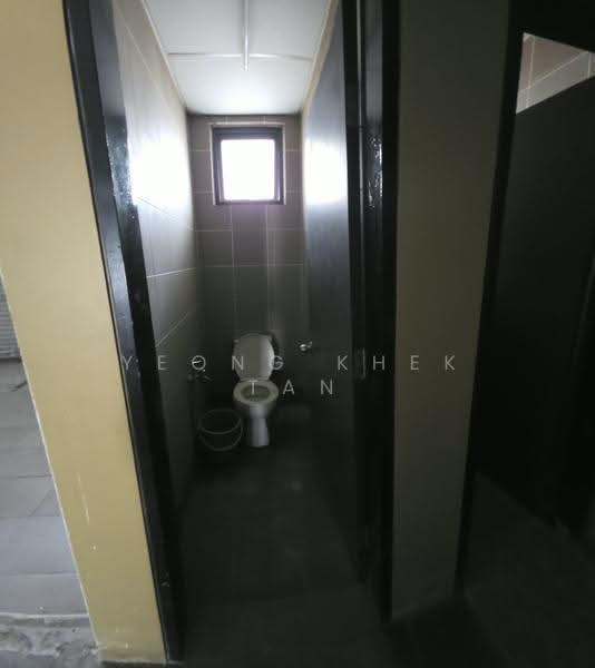 Shop for Sale in Bandar Tropicana Aman (Telok Panglima Garang) - Yeong Khek Tan - Bathroom - PropertyGuru.com.my