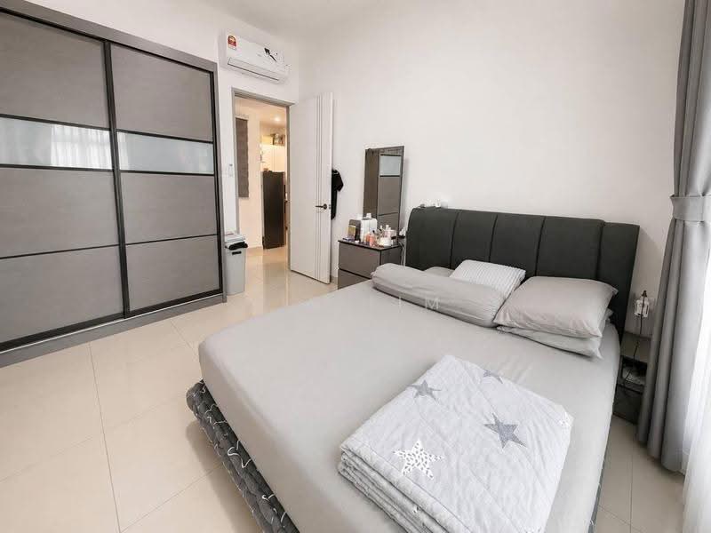 Kediaman Servis untuk Dijual di Skysuites @ Meldrum Hills - Vic Lim - Bedroom - PropertyGuru.com.my