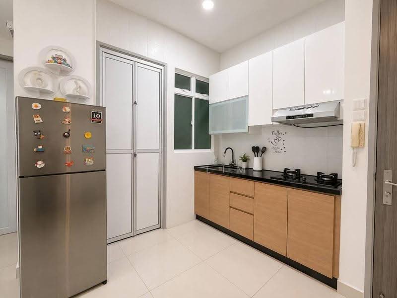 Kediaman Servis untuk Dijual di Skysuites @ Meldrum Hills - Vic Lim - Kitchen - PropertyGuru.com.my
