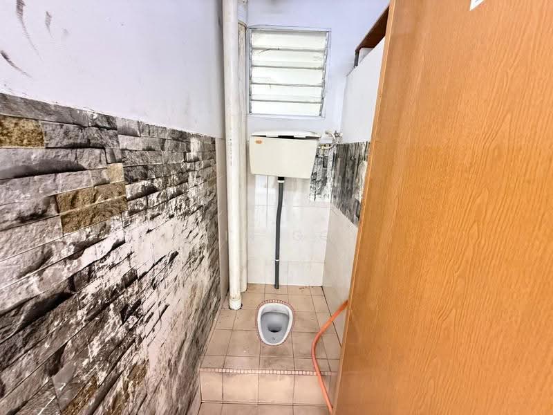 Pangsapuri untuk Dijual di Taman Tasik Utama - Elin Goh - Bathroom - PropertyGuru.com.my
