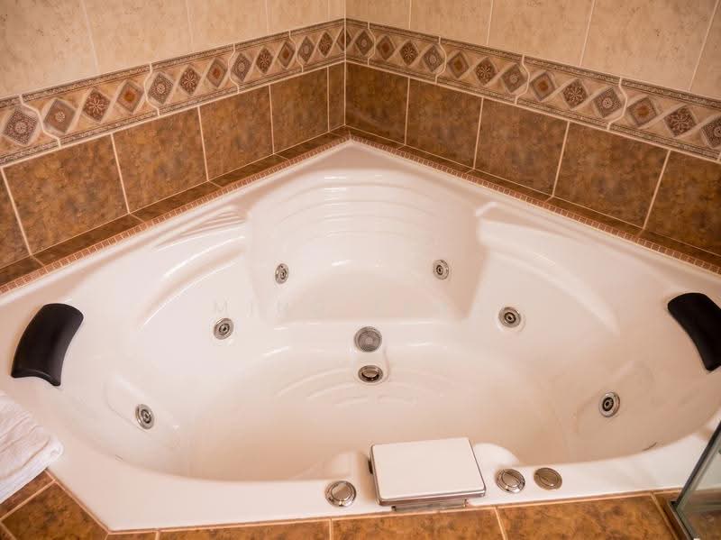 Kondominium untuk Disewa di Bayu Tasik 1 - Ming Feng - Bathroom - PropertyGuru.com.my