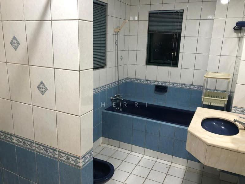 Kondominium untuk Disewa di Li Villas - Sherri Koh - Bathroom - PropertyGuru.com.my