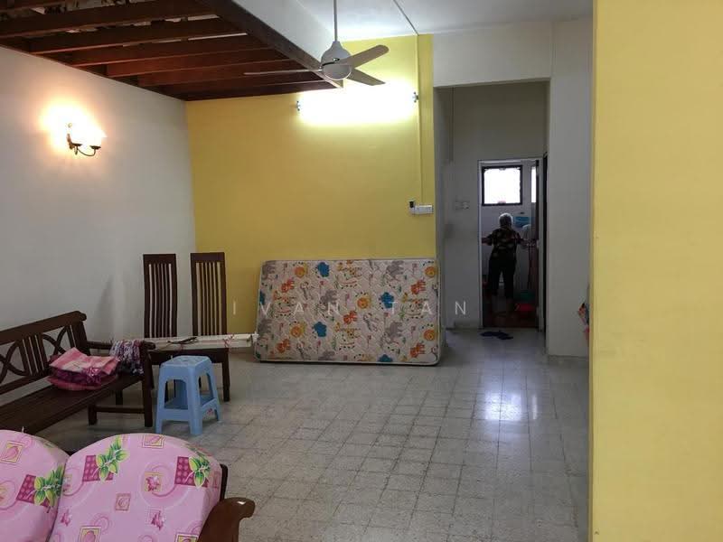 2-storey Terraced House for Sale in Taman Serdang Utama (Seri Kembangan) - Ivan Tan - Living Room - PropertyGuru.com.my