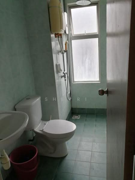 Kondominium untuk Dijual di D'Aman Ria Condominium - Sherri Koh - Bathroom - PropertyGuru.com.my