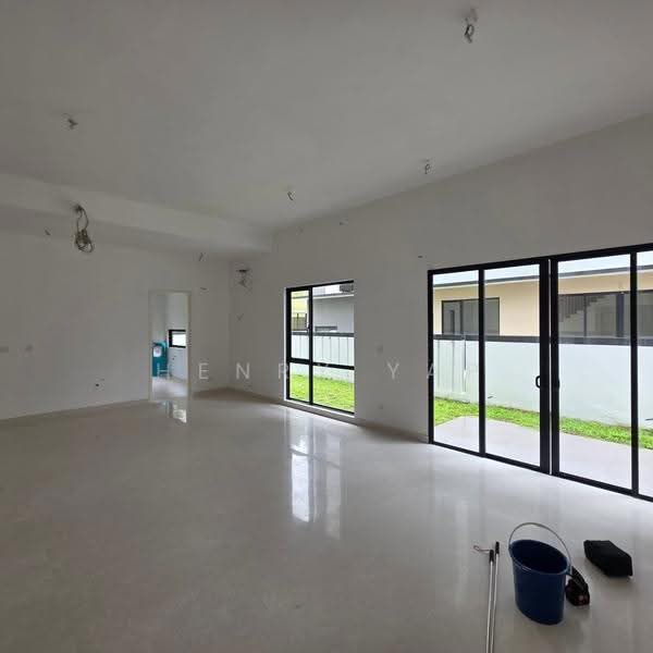 Semi-Detached House for Sale in Kota Damansara (Selangor) - Henry Yap - Living Room - PropertyGuru.com.my