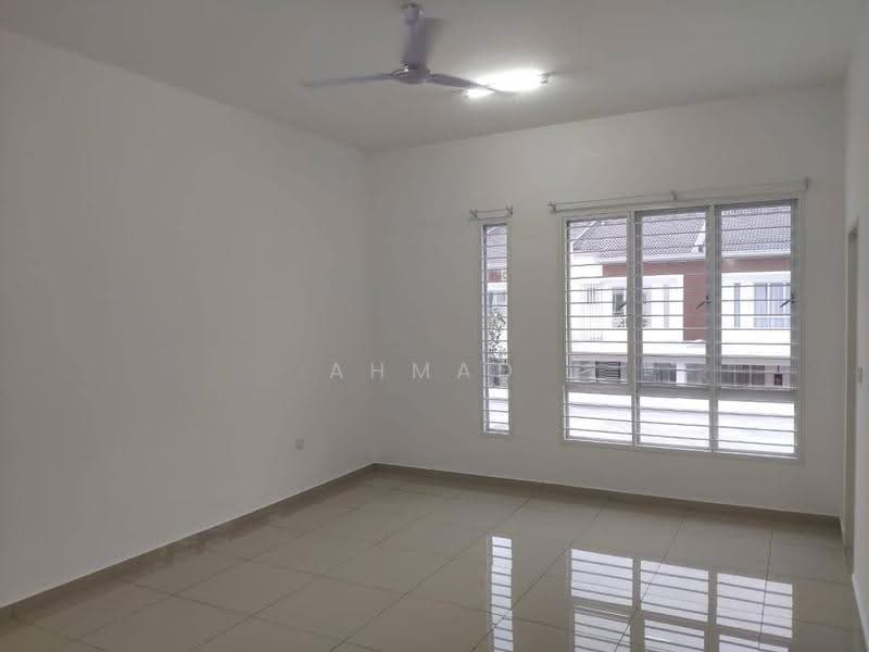 2-storey Terraced House for Rent in Taman Tiara Sendayan (Bandar Sri Sendayan) - Ahmad Muslim - Living Room - PropertyGuru.com.my