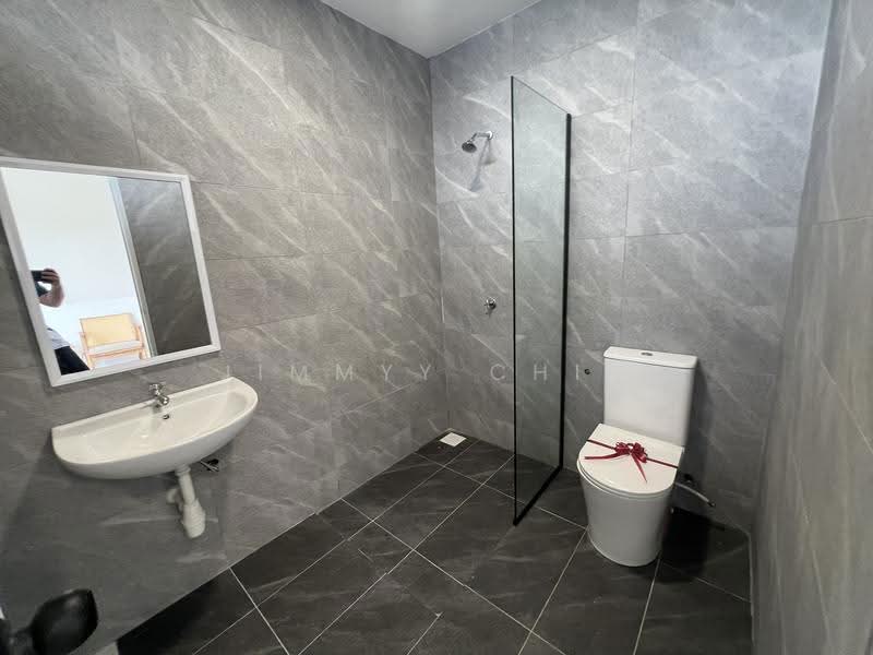 Rumah Bandar untuk Dijual di Siburan (Kuching) - Jimmyy Chin - Bathroom - PropertyGuru.com.my