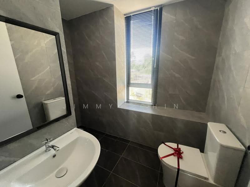 Rumah Bandar untuk Dijual di Siburan (Kuching) - Jimmyy Chin - Bathroom - PropertyGuru.com.my