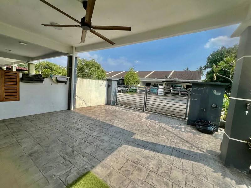 Rumah Teres 1-Tingkat untuk Dijual di Taman Lestari Mewah (Semenyih) - Ahmad Muslim - Exterior - PropertyGuru.com.my