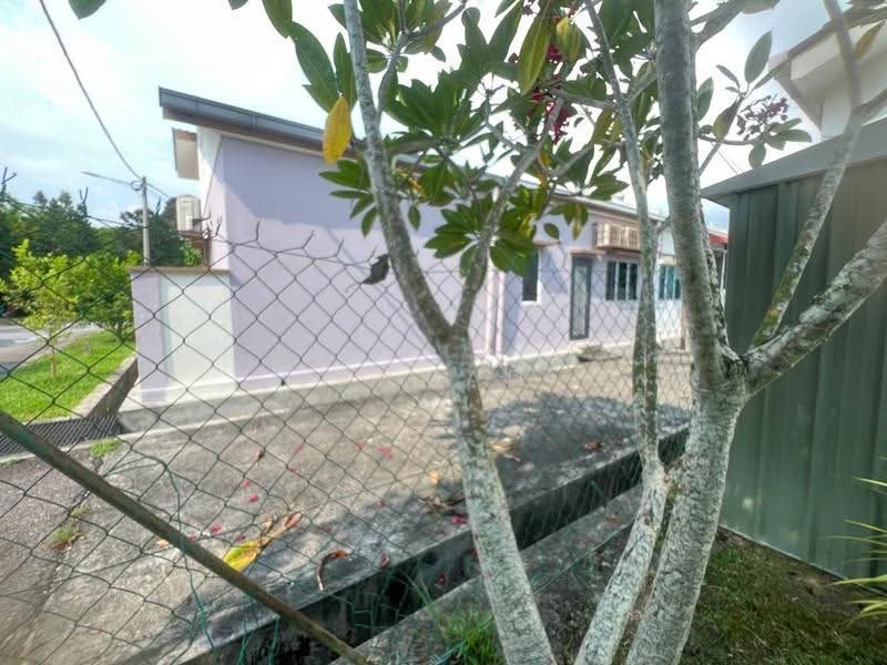 Rumah Teres 1-Tingkat untuk Dijual di Taman Lestari Mewah (Semenyih) - Ahmad Muslim - Exterior - PropertyGuru.com.my