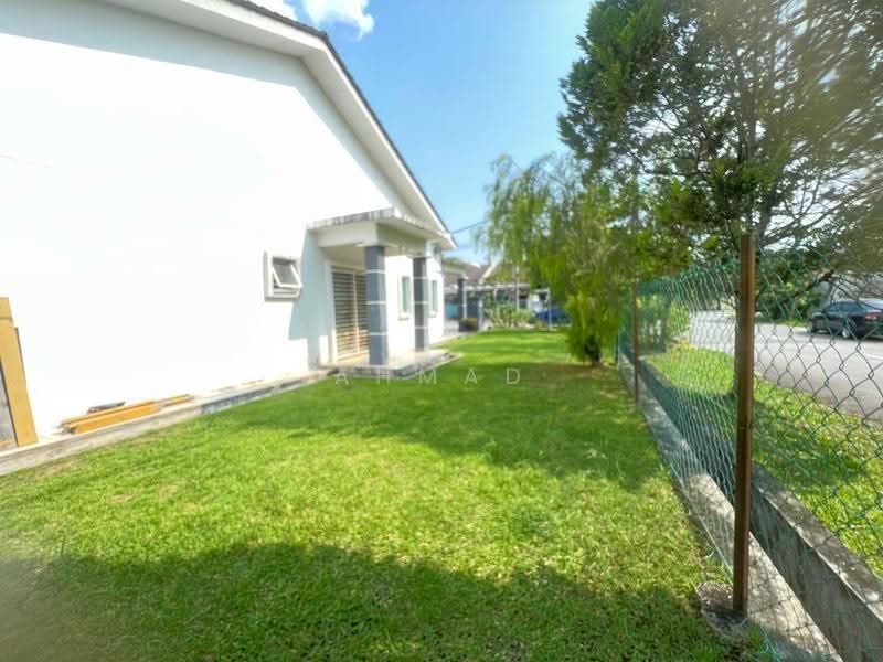 Rumah Teres 1-Tingkat untuk Dijual di Taman Lestari Mewah (Semenyih) - Ahmad Muslim - Exterior - PropertyGuru.com.my